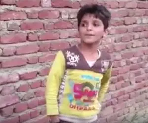 آواز جگرسوز؛ بچه زاغه نشین با سوز دردت و کولم لیلا غمت بارمه خوند قلبت از غم یخ میزنه