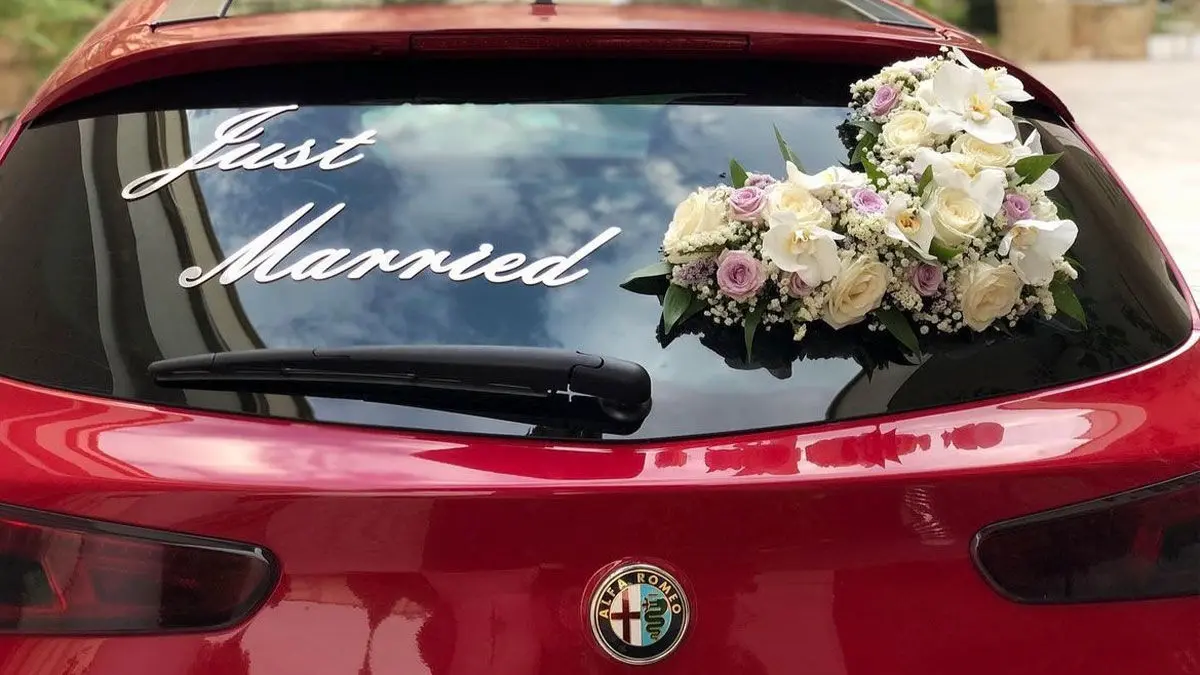 Bridal-car-flower-arrangement-in-Qom-bridal-car-chicaflora-1