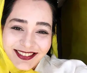 سانیا سالاری با حجاب نصفه و دندون های زرد + عکس