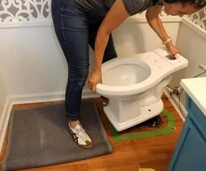 نوسازی های تمام عیار؛ یک توالت فرنگی کثیف و داغون رو چه تمیز و شیک عوض می کنن