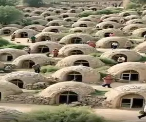 معماری خلاقانه؛ کپه کپه تو روستا اتاق ساختن همه تکی زندگی میکنن خبری از خانواده نیست