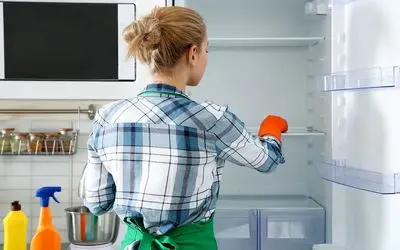 ترفندهای خانگی؛ تمیز کردن و سفید کردن یخچال و فریزر با یک ترکیب جادویی