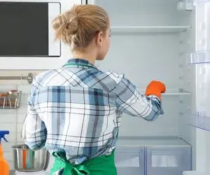 ترفندهای خانگی؛ تمیز کردن و سفید کردن یخچال و فریزر با یک ترکیب جادویی