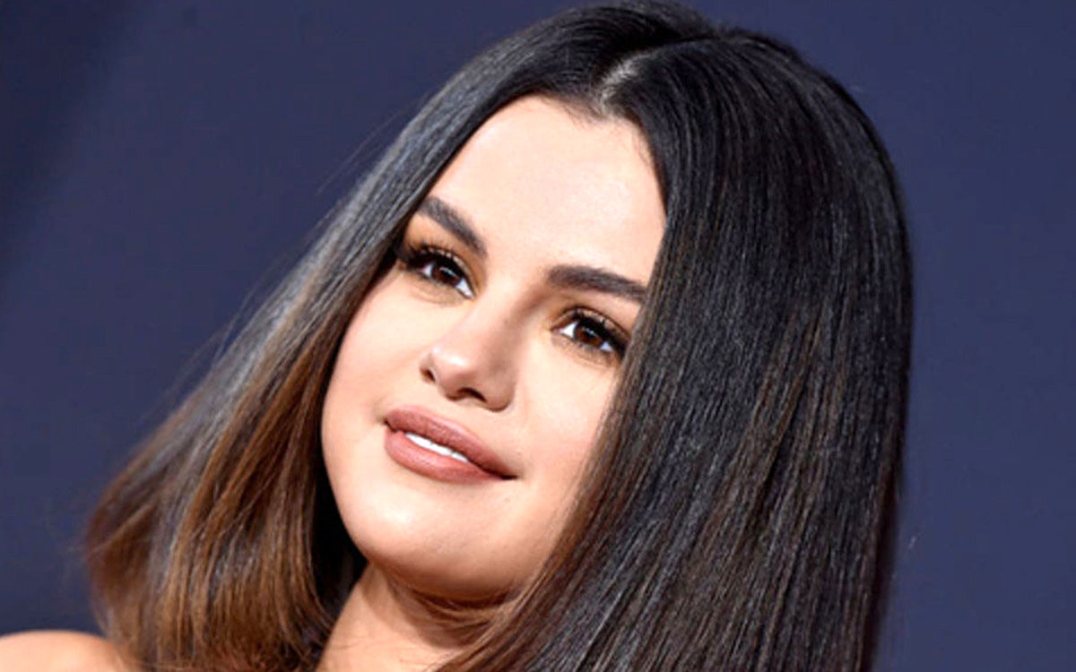 nooo-selena-gomez-just-said-she-might-retire-from-2-13415-1615335097-2_dblbig