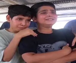 آواز جگرسوز؛ پسربچه مادرش فوت کرده سر خاکش جوری بی تابی میکنه غمش قلبتو منجمد میکنه