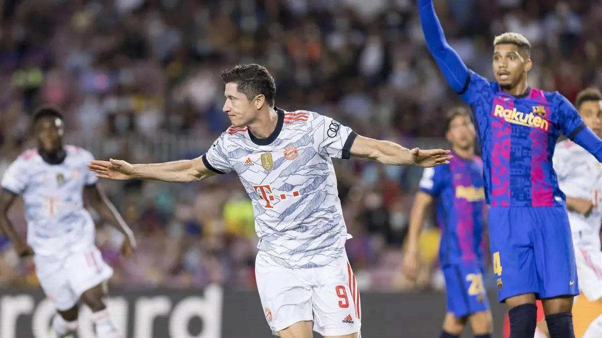 Lewandoswkis-Double-Helps-Bayern-Ease-Past-Barcelona