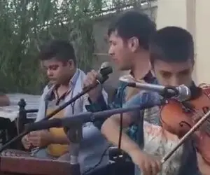 آواز سوزناک؛ آقاهه با بچه های کار چه آهنگ جیگر دراری میخونه ماشاالله به استعداد