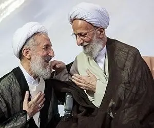 حجت الاسلام صدیقی عذرخواهی کرد. آیت الله مصباح هنگام غسل چشم هایش را باز نکرده بود