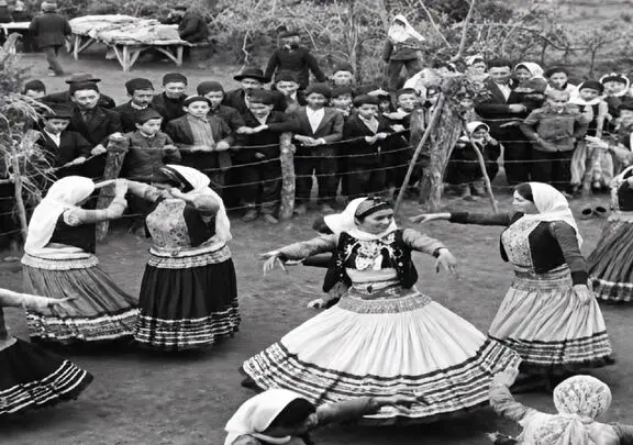 آواز احساسی؛ عروسی تو گیلان 70 سال پیش با رقص محلی