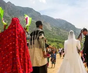 آواز شاد؛ تو حنابندون دهه 70 داماد از ذوقش چه رقص باباکرمی میره