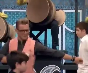 آواز هنرمندانه؛ رقص بندری امین حیایی تو عصر جدید با یه قهوه که علیخانی ترکید از خنده 