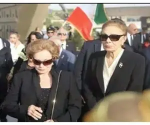 درگذشت جهان زن انور سادات فرح پهلوی را آفتابی می کند؟