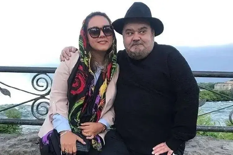 المیرا هنوز در فراق پدرش در شوک و ماتم؛ چشم هایش انگار روح زندگی را از دست داده