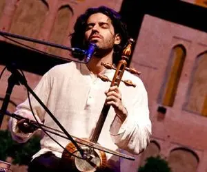 آواز جگرسوز؛ ویدئوی سهراب پورناظری با گریه از پیرمردی که با سوز از حسن زیرک میخونه