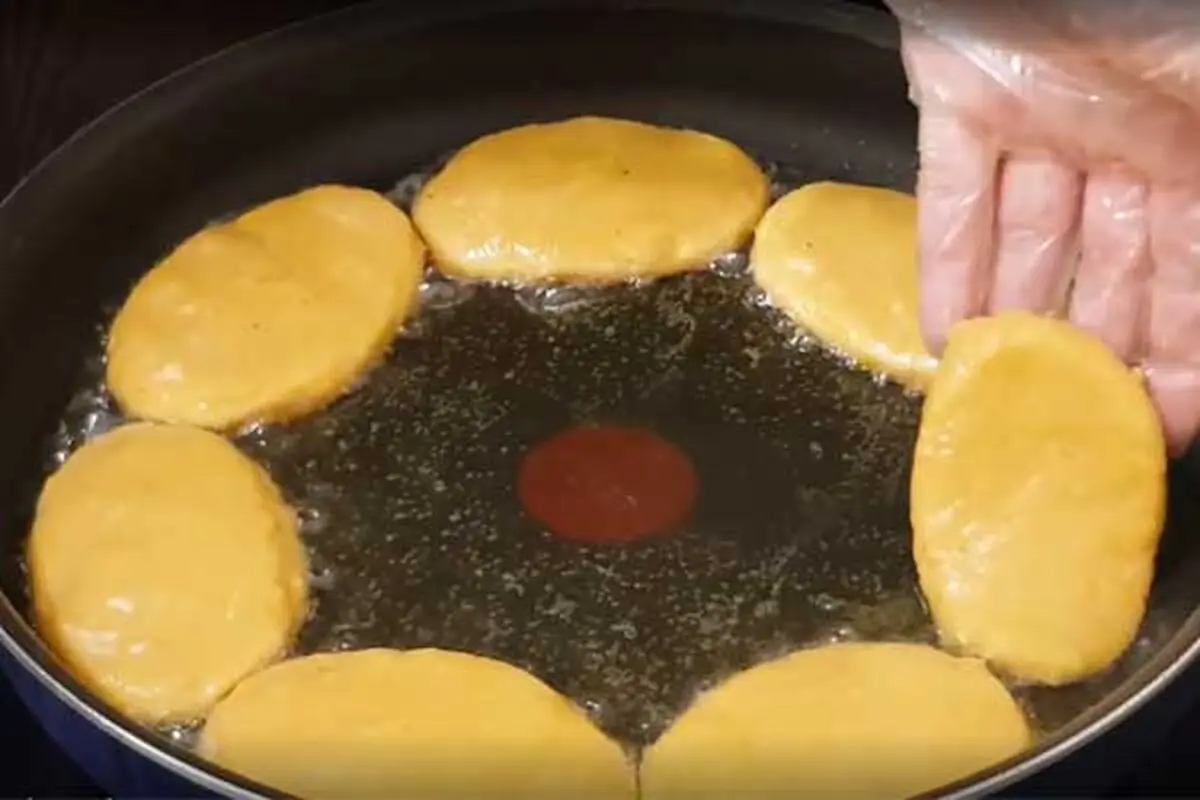 frying-kukus-in-oil