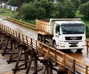 معماری طبیعت؛ راننده کامیون یا خوش شانسه یا قبل از خونه دراومدن صدقه داده