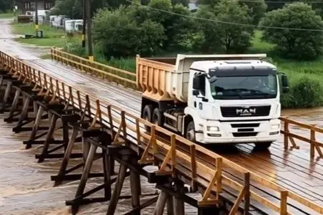 معماری طبیعت؛ راننده کامیون یا خوش شانسه یا قبل از خونه دراومدن صدقه داده