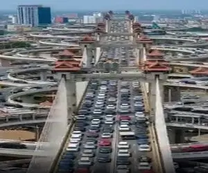 معماری خلاقانه؛ پل ساختن مثل هزارپا راه اصلی بالاست پایینش یه عالمه فرعی در هم داره