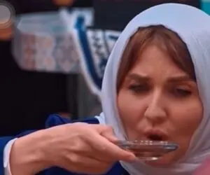 رونمایی گلوریا هاردی از بخش ایرانیش تو جوکر/ با نعلبکی چایی میزنه بدن فک احسان افتاد