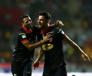 ستاره استقلال به یکباره شد محبوب دل پرسپولیسی ها