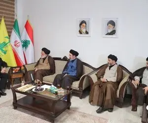(عکس) جضور 4 فرزند رهبر انقلاب در دفتر حزب الله برای عرض تسلیت