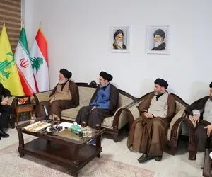 (عکس) جضور 4 فرزند رهبر انقلاب در دفتر حزب الله برای عرض تسلیت