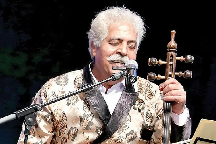 آواز محلی؛ فرج علیپور دوباره لبخند رو لب لرها آورد؛ خودش هم رقص میره