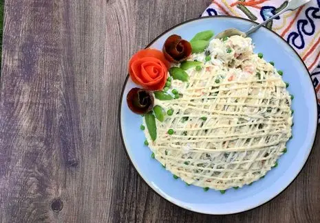 آموزش آشپزی؛ بهترین روش درست کردن سالاد الویه با یه تزئین قرتی