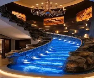 معماری خلاقانه؛ راه پله آبشاری ساختن انگار قراره تهش وارد بهشت بشی و بری دیدار حوریا