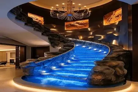 معماری خلاقانه؛ راه پله آبشاری ساختن انگار قراره تهش وارد بهشت بشی و بری دیدار حوریا