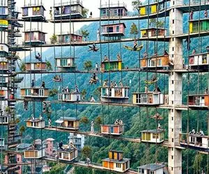 معماری خلاقانه؛ به جای آجر و سیمان وسط جنگل با چوب و طناب آپارتمان ساختن