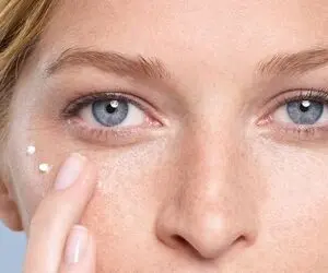 کرم دور چشم را چطور و کجا باید زد؟