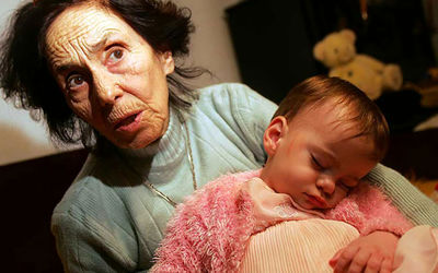 (عکس) زن 66 ساله اولین فرزندش را به دنیا آورد!