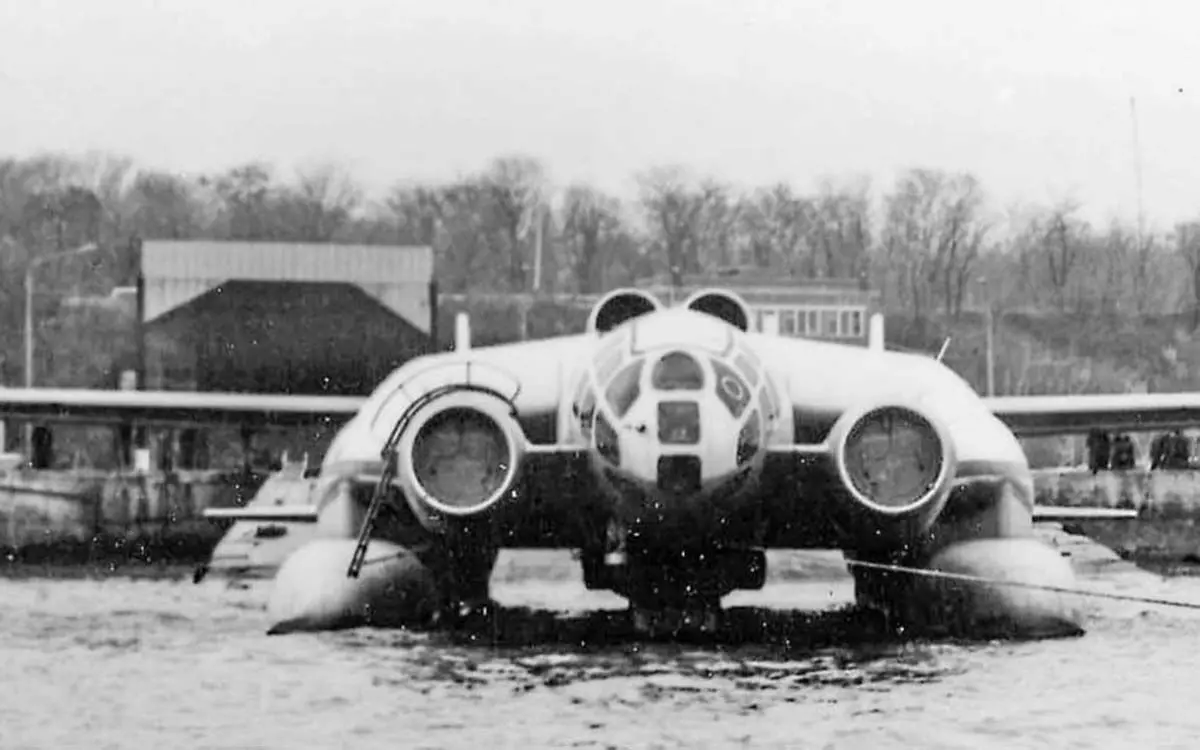 http___cdn.cnn.com_cnnnext_dam_assets_210125170947-vva-14-airplane-bw-5