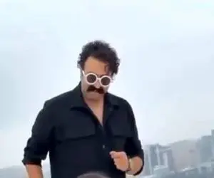 آواز شاد؛ ببینید این کوچولو با اهنگ ترکی چقد قشنگ و حرفه ای میرقصه 