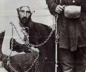 سفر در زمان سال 1275 ؛ اعدام میرزا رضای کرمانی کسی که ناصرالدین شاه را کشت