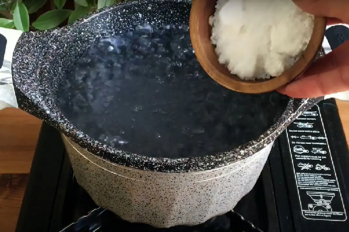 mixing-salt-and-waters-to-make-khiarshoor