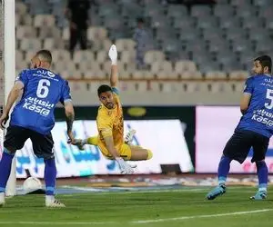 کاپیتان استقلال: برخی رفتارها خیلی زشت است!