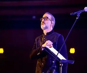 آواز اصیل؛ علیرضا قربانی وسط کنسرت صداش گرفت به جاش تماشاچیا خوندن سنگ تموم گذاشتن