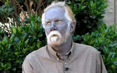 انسان شگفت انگیز؛ مرد ریش حنایی رو ببینید که رنگ پوستش آبی جل الخالق مگه داریم