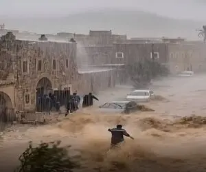 معماری طبیعت؛ دلم ریش شد برای مرد هر چی تو سیل میدوئه آب هلش میده عقب انگار نه انگار