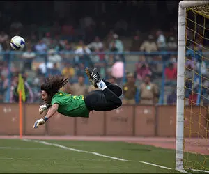 (ویدیو) گل استثنایی در لیگ استرالیا؛ خاطره هیگوئیتا زنده شد!