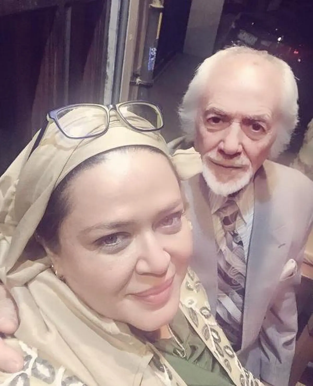 بهاره رهنما در کنار پدرش