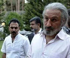 آواز احساسی؛ محسن تنابنده خودشو شکل خواننده ممنوعه کرد آهنگشو خوند صداش توپ پرومکسه