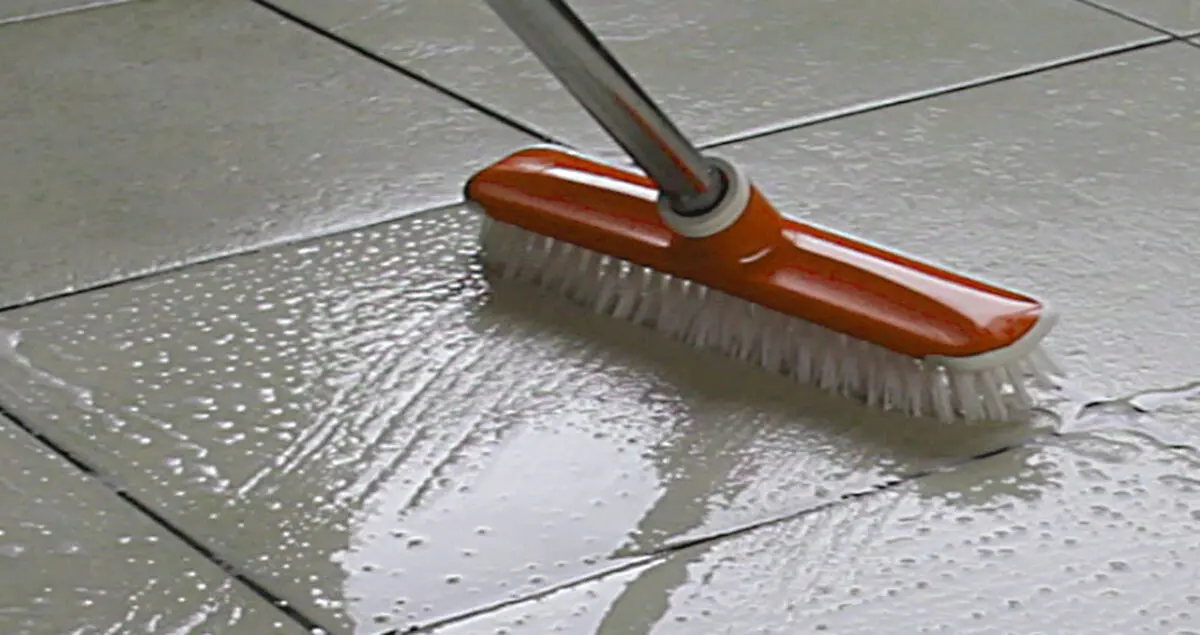 cleaning-ceramics-newly-built-house-1
