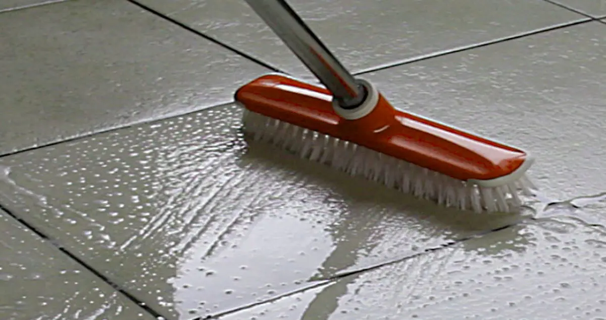 cleaning-ceramics-newly-built-house-1