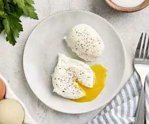 آموزش آشپزی؛ تو رستوران های 5 ستاره تخم مرغ رو اینجوری آبپز میکنن