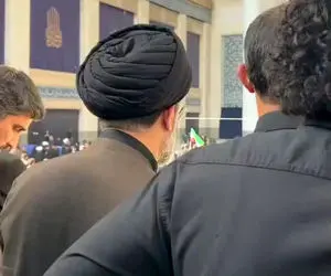 (عکس) آیت الله مجتبی خامنه ای در مراسم تشییع رهبر شهید حضور داشت؟