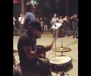 آواز خیابانی؛  آقاهه و بندش چه سور و ساتی با آهنگ زمستون خدا سرده دمش گرم راه انداختن