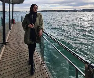 عکس جدید و لب آبی خانم بازیگر جوان